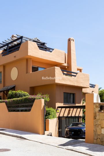 https://cdn.resales-online.com/public/6u5vbuh1hk/properties/8ae5b12c63fe11eea6080217bc231ef4/w1200/26-c684a62c9f160a1f90904dd925da0645.jpg?v=1696569139
