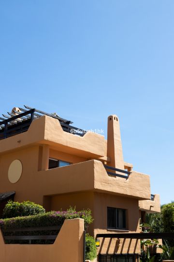 https://cdn.resales-online.com/public/6u5vbuh1hk/properties/8ae5b12c63fe11eea6080217bc231ef4/w1200/35-53608d01401493ba18e3704836160563.jpg?v=1696569139