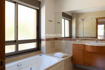 https://cdn.resales-online.com/public/6u5vbuh1hk/properties/8ae5b12c63fe11eea6080217bc231ef4/w1200/41-0bdc8f07789df4609410591d8ac779d9.jpg?v=1696569139