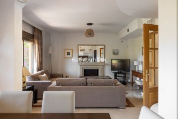 https://cdn.resales-online.com/public/6u5vbuh1hk/properties/8ae5b12c63fe11eea6080217bc231ef4/w1200/7-aa4cc561180b369757c0bb4af9886cd3.jpg?v=1696569139