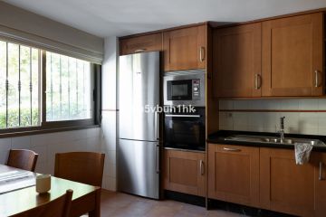 https://cdn.resales-online.com/public/6u5vbuh1hk/properties/8ae5b12c63fe11eea6080217bc231ef4/w1200/8-e64a9055bba3e77ac8aca3b893cdf826.jpg?v=1696569139