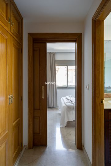 https://cdn.resales-online.com/public/6u5vbuh1hk/properties/8ae5b12c63fe11eea6080217bc231ef4/w1200/10-bb915d1cb19341576dcdc994b81ab9c5.jpg?v=1696569139