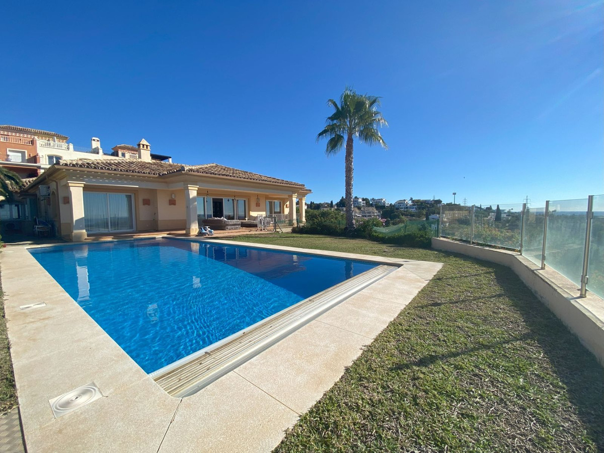 https://cdn.resales-online.com/public/q0hn3977gr/properties/b4062a27897511eeb0180217bc231ef4/w1200/1-7980e48d732b6fc85c14b43b94d2aa54.jpg?v=1700766315