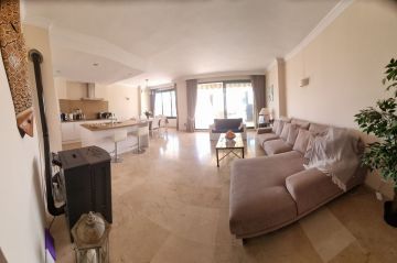 https://cdn.resales-online.com/public/ibx4547mrw/properties/0300c6d792a411eeb0180217bc231ef4/w1200/1-7980e48d732b6fc85c14b43b94d2aa54.jpg?v=1701700609