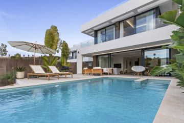 https://cdn.resales-online.com/public/3nxao3yqcj/properties/9a357739929f11eeb0180217bc231ef4/w1200/1-7980e48d732b6fc85c14b43b94d2aa54.jpg?v=1701706967