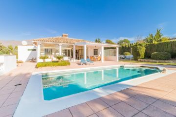 https://cdn.resales-online.com/public/79qigcpn4i/properties/2ab939e1928811eeb0180217bc231ef4/w1200/1-7980e48d732b6fc85c14b43b94d2aa54.jpg?v=1701709540