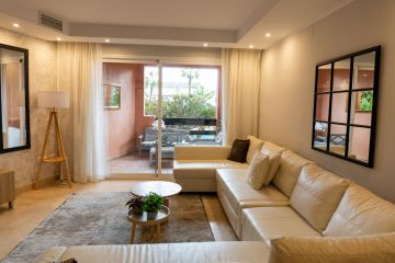 https://cdn.resales-online.com/public/2szfcwxky3/properties/a8444d428e1b11eeb0180217bc231ef4/w1200/1-7980e48d732b6fc85c14b43b94d2aa54.jpg?v=1701470576